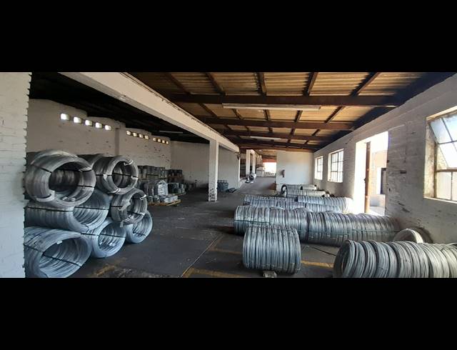 2,065M² WAREHOUSE RENTED IN SIDWELL